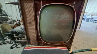 Televisor Antiguo Marrón