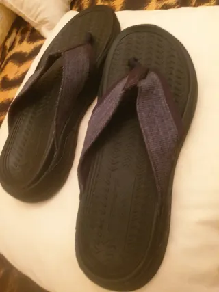 Sandalias Skechers Negras y Grises