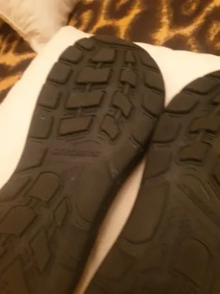 Sandalias Skechers Negras y Grises