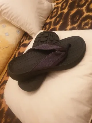 Sandalias Skechers Negras y Grises