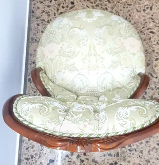 Sillón tapizado floral madera