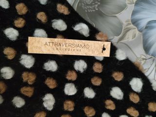 BUFANDA NEGRA CON LUNARES