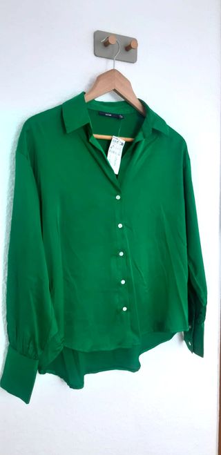Camisa de satén. Kiabi. Nueva sin estrenar y con e