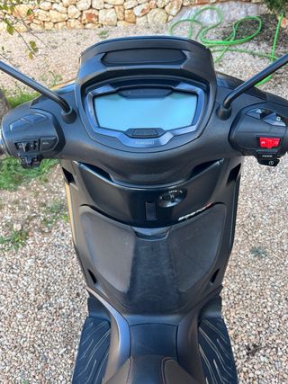 Piaggio Beverly 300 HPE 2022 - Buen estado.