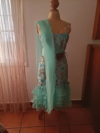 Vestido de fiesta con volantes