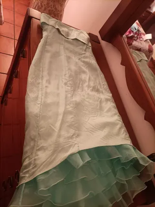 Vestido de fiesta con volantes