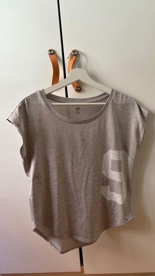 Camiseta deportiva H&M gris