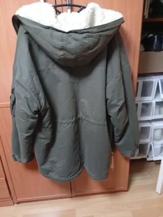 Abrigo Zara verde forro borreguito Talla M