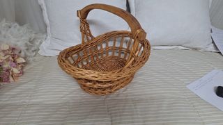 Cestas de mimbre y yute variadas