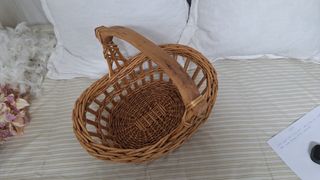 Cestas de mimbre y yute variadas