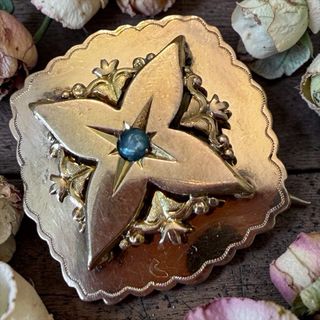 Spilla antica placcata oro 800 titre fix