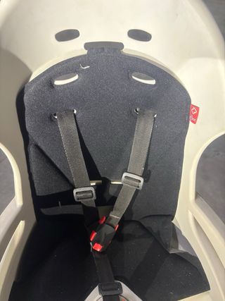 Silla Portabebés Hamax Smiley Negra y gris.