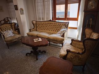 Conjunto Tresillo + 2 Mesas + Reloj