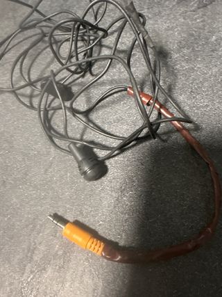 Altavoces Genius y Teclado Negro