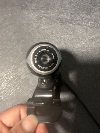 Altavoces Genius y Teclado Negro