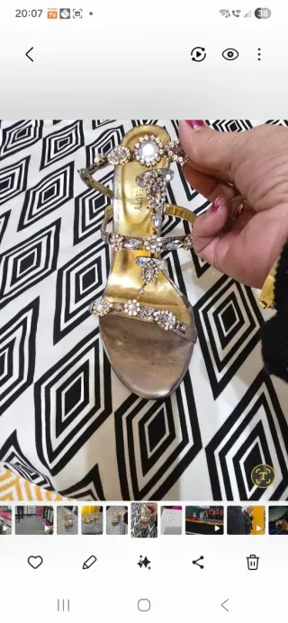 Sandalias elegantes con pedrería