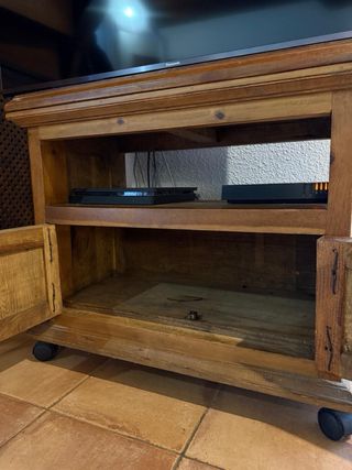 Mueble de salón de nogal