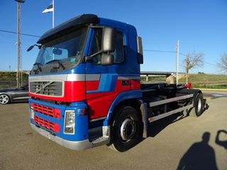 Volvo FM 300-CAMIONES GANCHO PORTACONTENEDOR