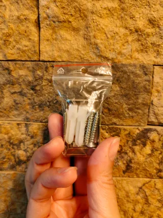 Soportes para azulejos y tornillos