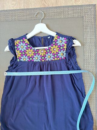 Top bordado floral azul Talla M