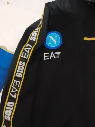 Chándal EA7 Negro y Dorado Nuevo