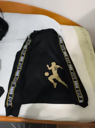 Chándal EA7 Negro y Dorado Nuevo