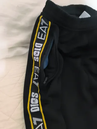 Chándal EA7 Negro y Dorado Nuevo