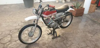 Moto Cross Grand Cross Roja y Blanca