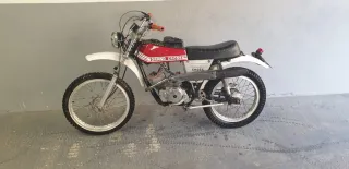 Moto Cross Grand Cross Roja y Blanca