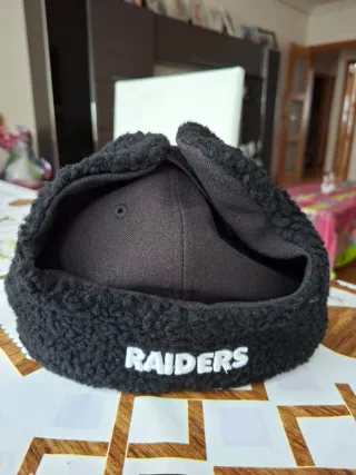 Gorra New Era Raiders con orejeras
