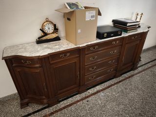 Aparador clásico con encimera de mármol