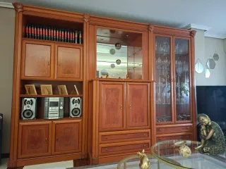 Mueble de salón madera y cristal