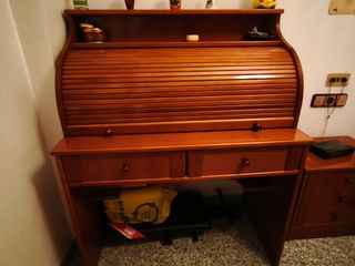 Cama, mesita, secreter y leja madera