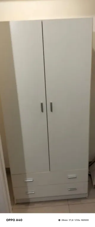 Armario blanco con cajones