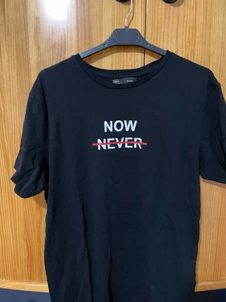 Camiseta Bershka Now Never L