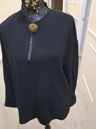 Blusa negra elegante