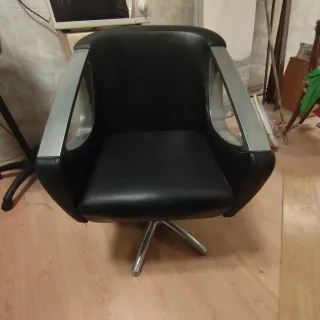 Sillón de peluquería rojo