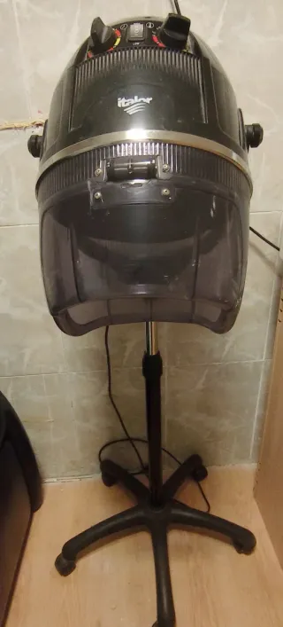 Sillón de peluquería rojo