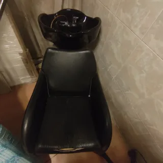 Sillón de peluquería rojo