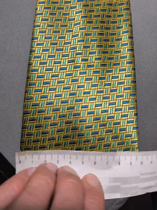 Cravatta psichedelica fantasia geometrica