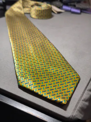 Cravatta psichedelica fantasia geometrica