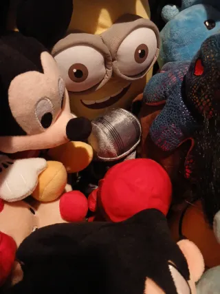 Lote de 50 peluches aprox, diferentes tamañs.