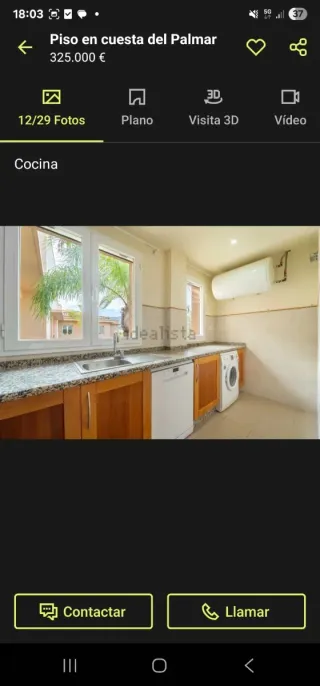 Cocina de madera con electrodomésticos