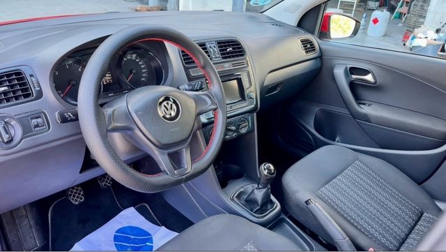 VOLKSWAGEN POLO 2016