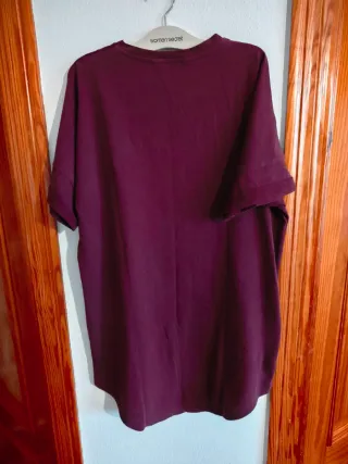 Camiseta Pull&Bear Lila Talla S burdeos