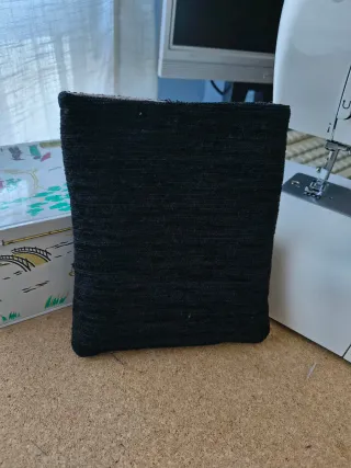 Funda acolchada Kindle negra y beige