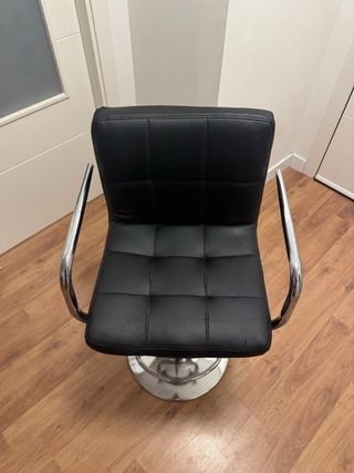Silla Alta Negra con Base Metálica