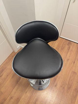 Silla Alta Negra con Base Metálica