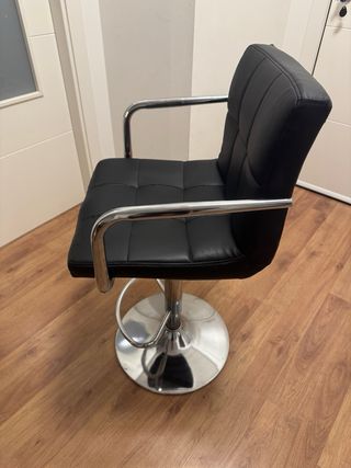 Silla Alta Negra con Base Metálica