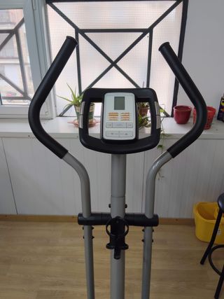 Bicicleta elíptica con pantalla